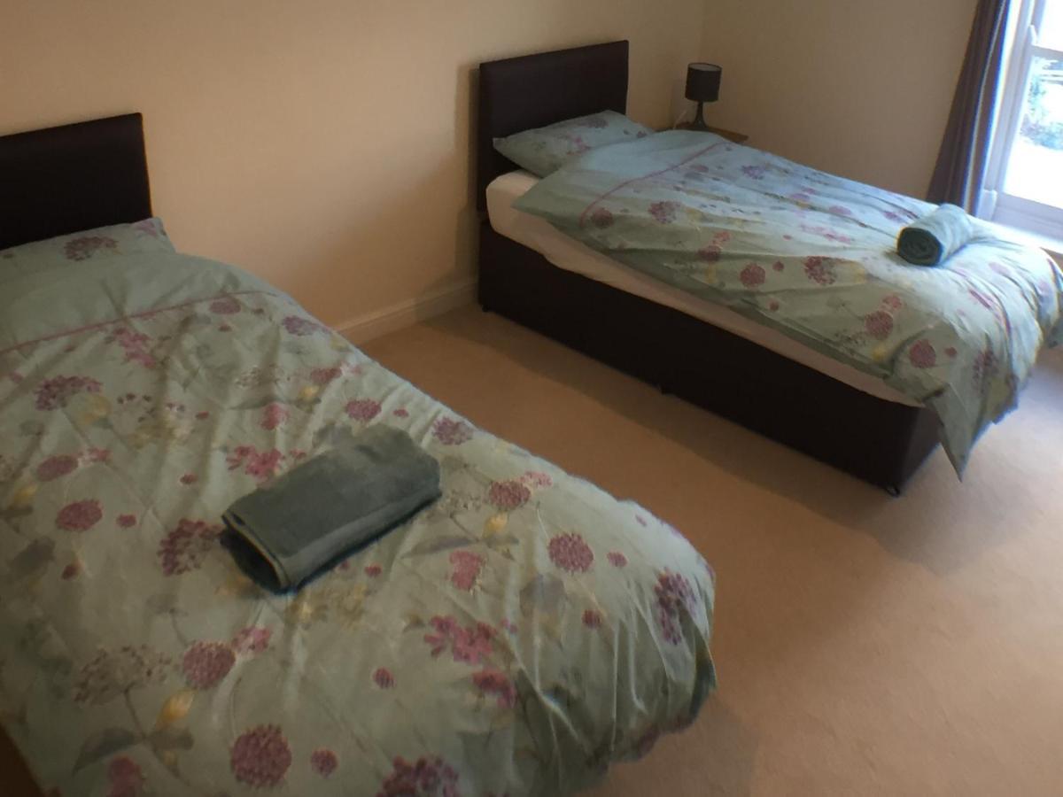 Sherlock Holmes Apartamento Abergavenny Exterior foto