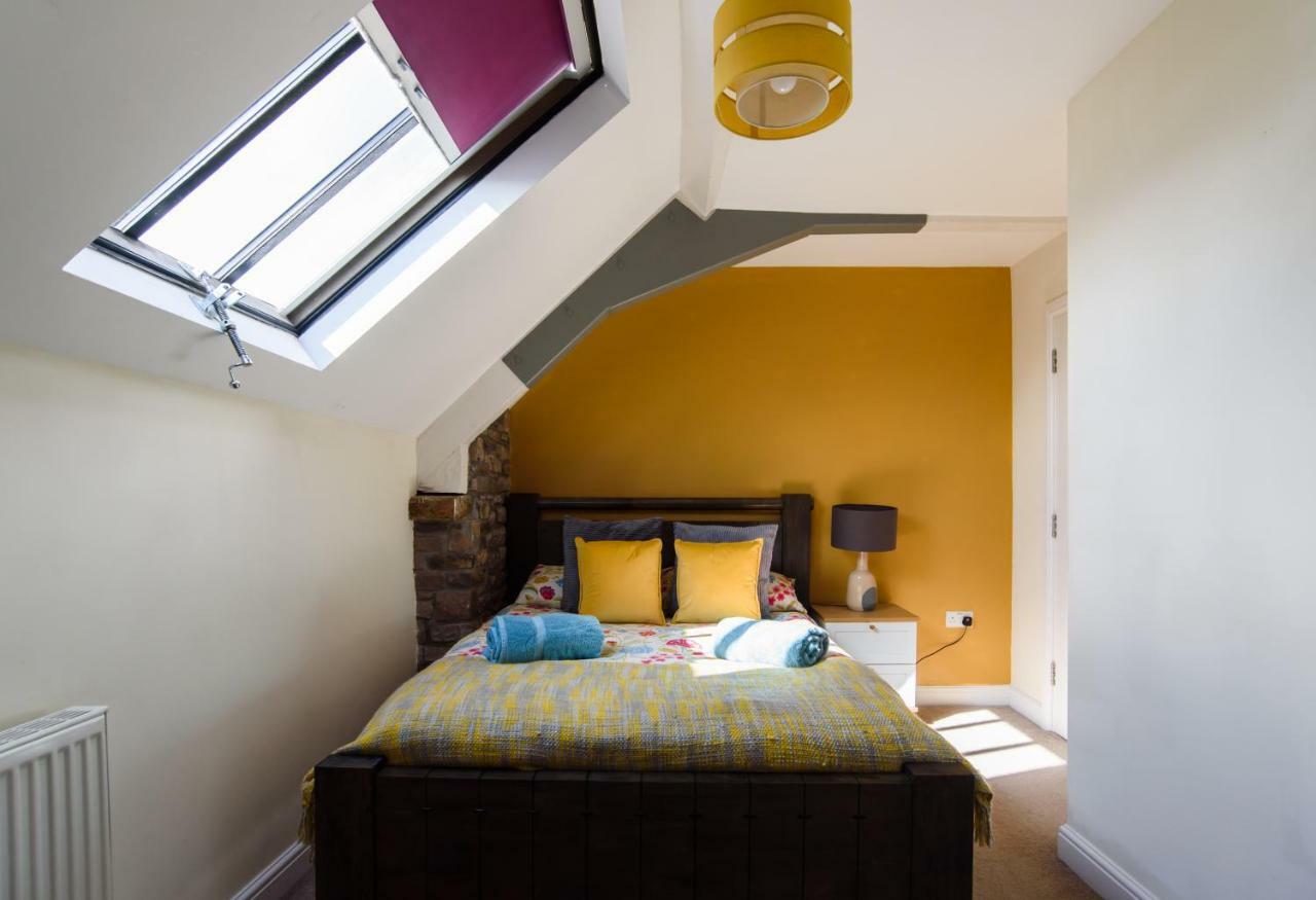 Sherlock Holmes Apartamento Abergavenny Exterior foto