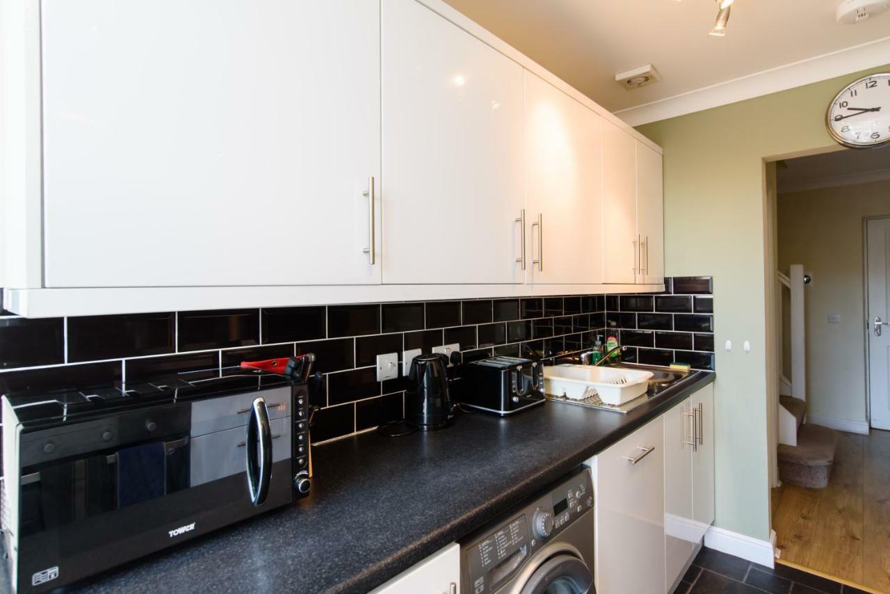 Sherlock Holmes Apartamento Abergavenny Exterior foto